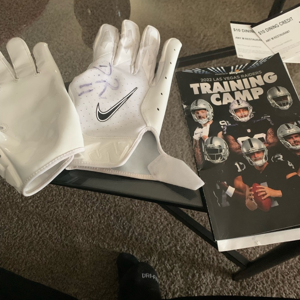 Demarcus Robinson signed worn gloves Las Vegas Raiders